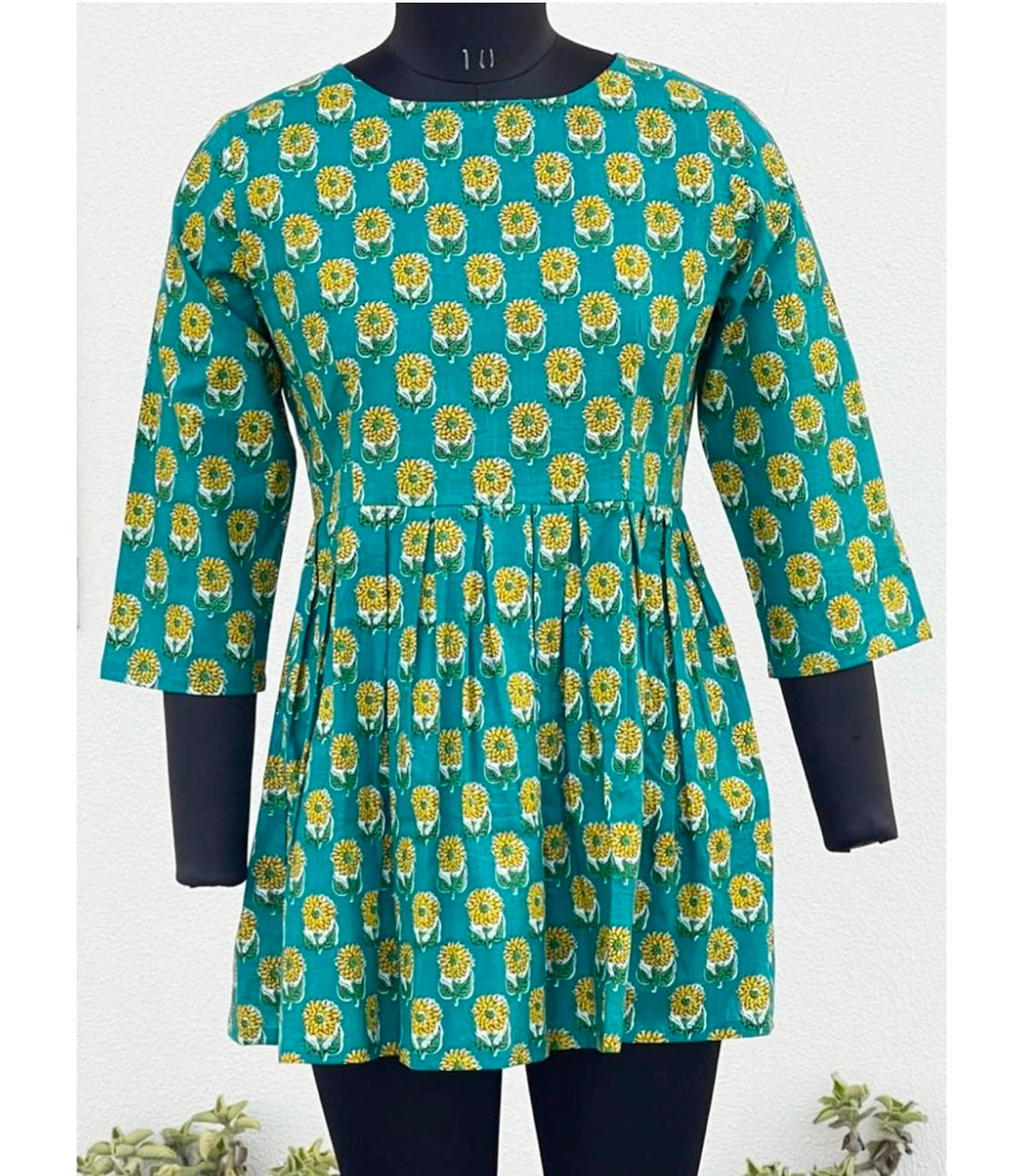 SHORT GATHERED KURTA WITH BOAT NECK