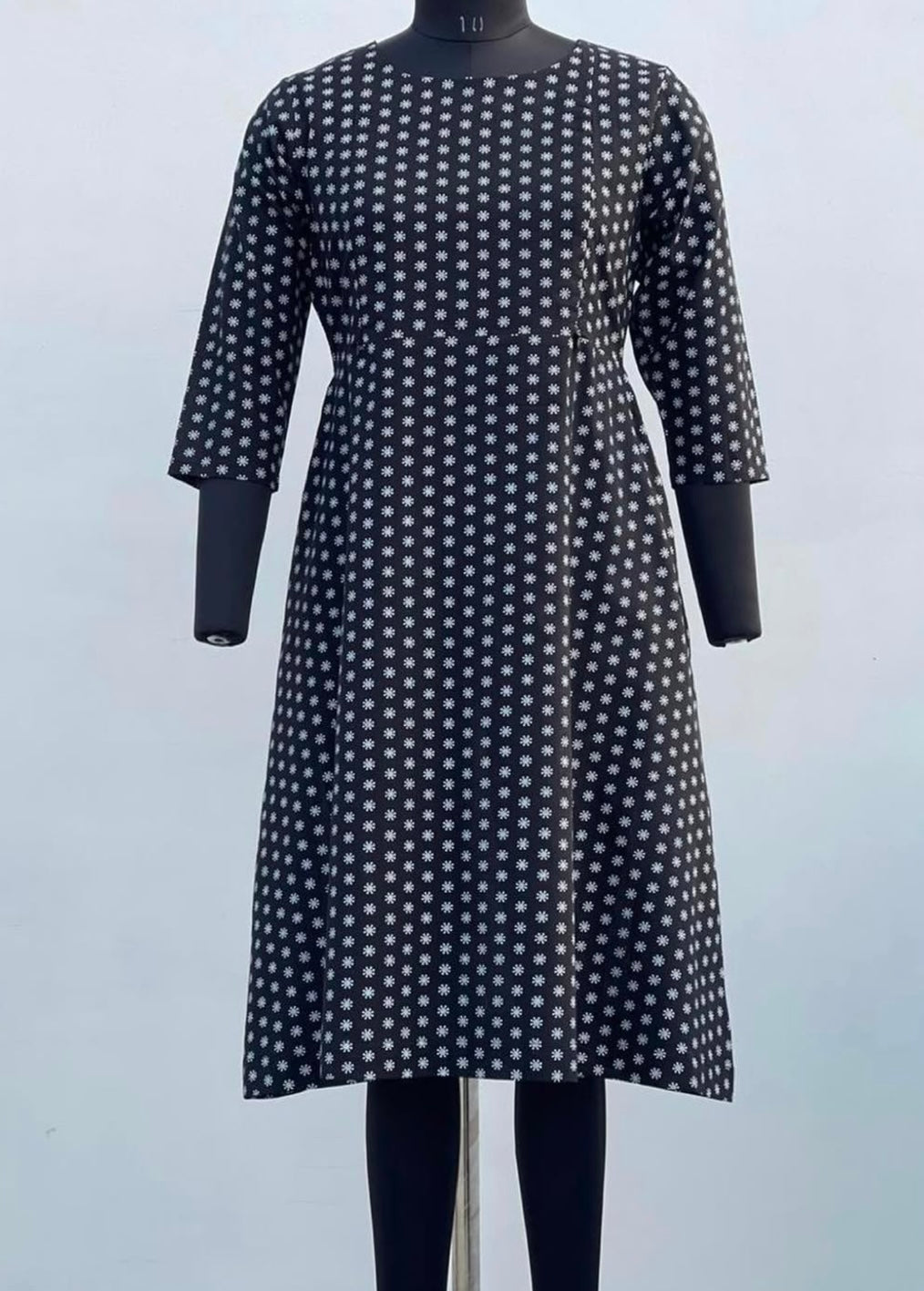 ESSENTIAL FLARED DRESS