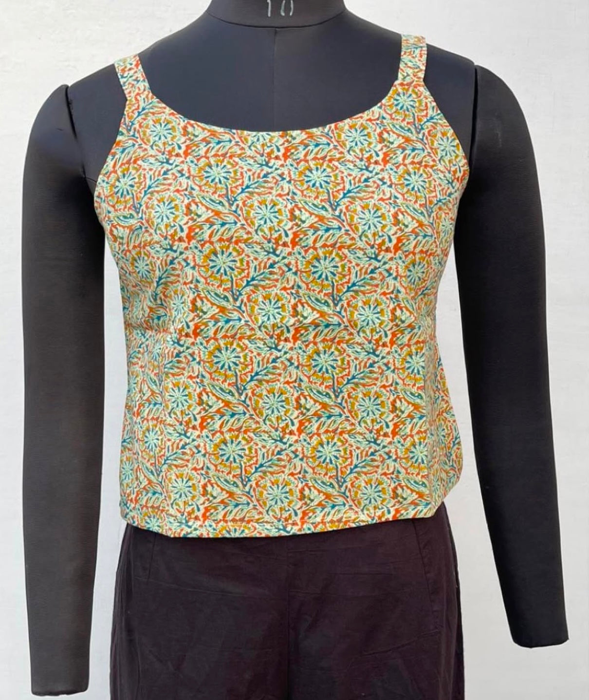 BASIC CAMISOLE WITH ROUND NECK- BROAD STRAP