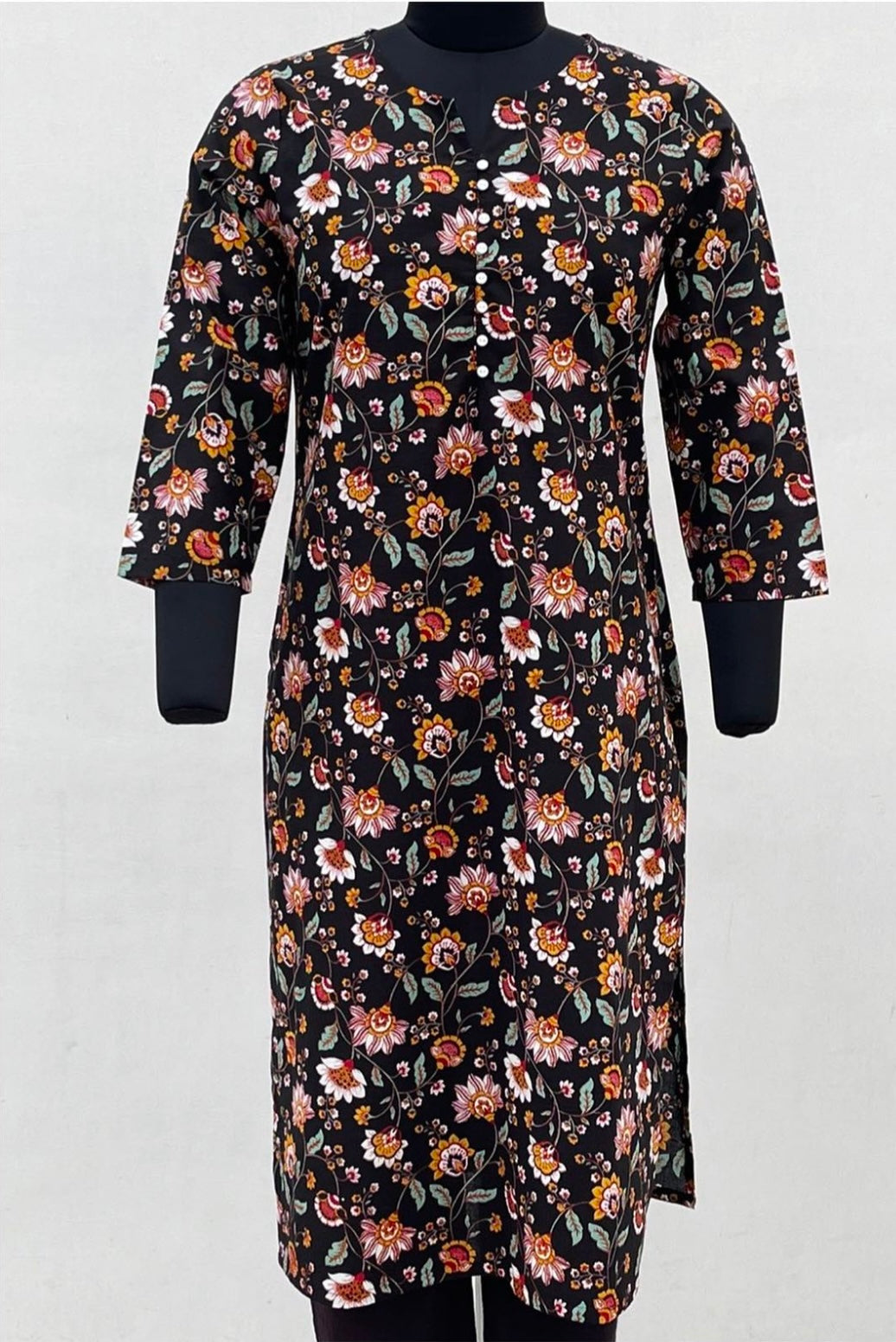 LONG KURTA WITH FRONT BUTTON DETAILING