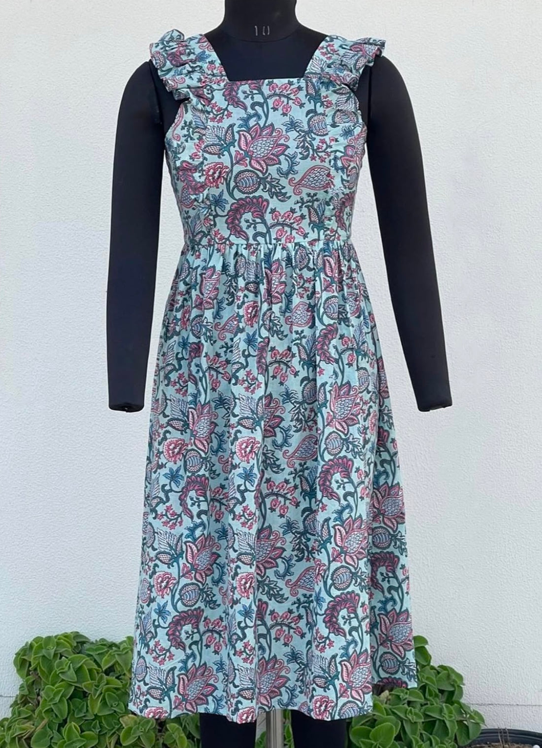 BACK KNOT STYLED RUFFLED DRESS
