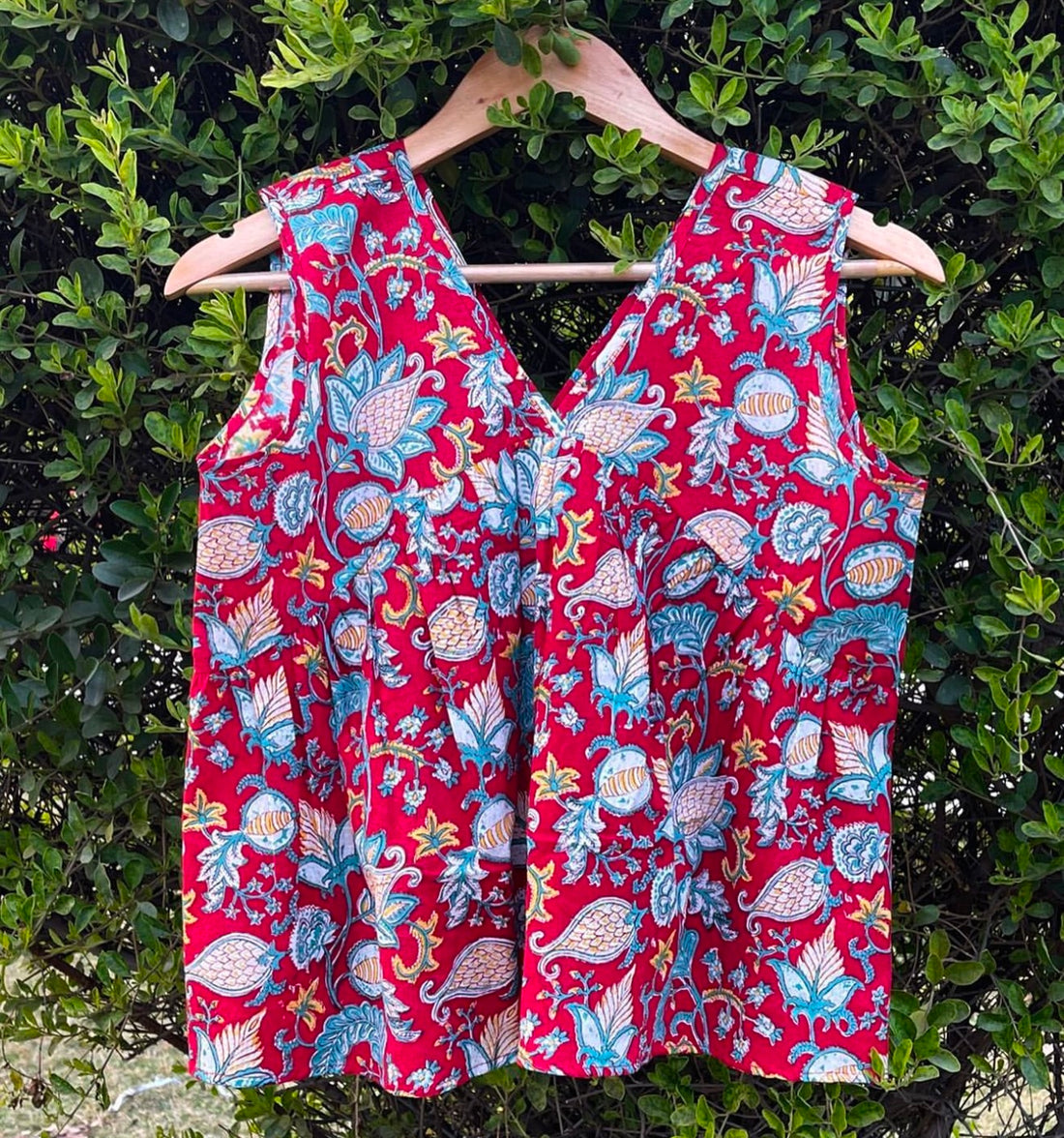 SLEEVELESS GATHERED TOP