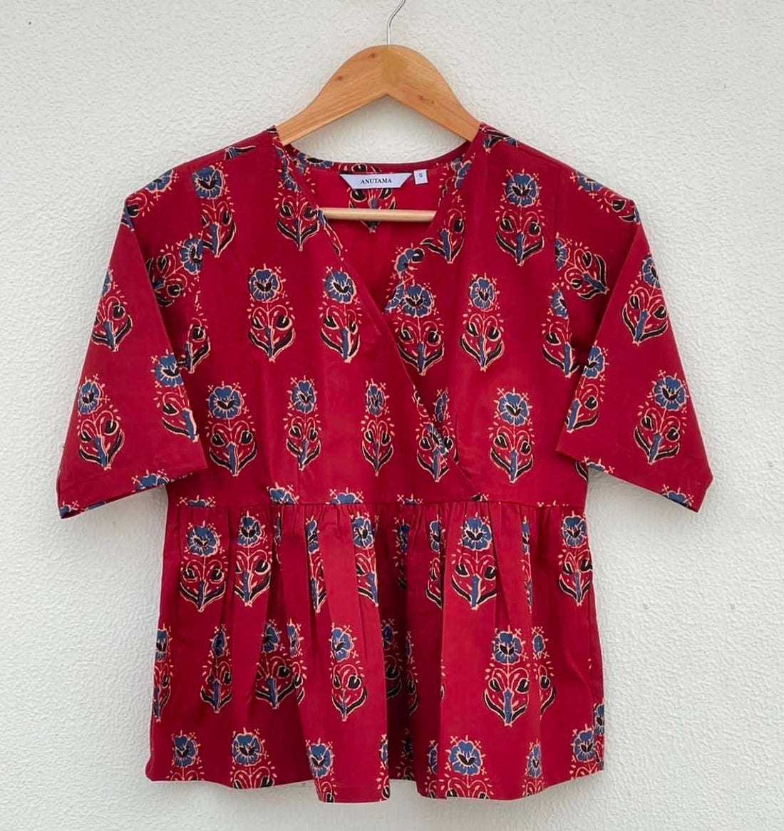 OVERLAPPED TOP WITH SHORT SLEEVES