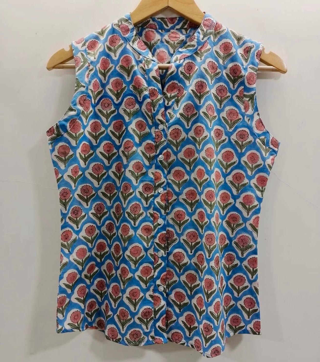MANDARIN COLLARED SLEEVELESS SHIRT