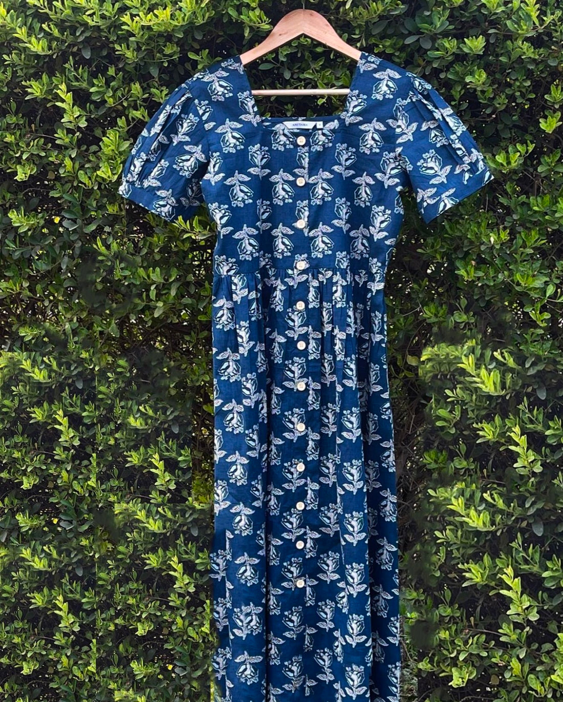 BUTTON DOWN DRESS WITH ROUND NECK SHORT PUFFED SLEEVES