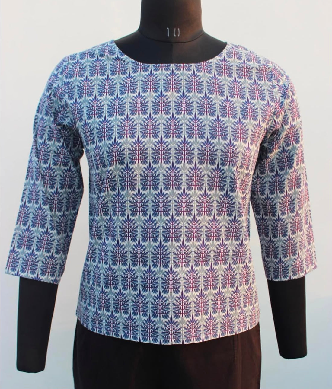ESSENTIAL TOP WITH PLAIN SLEEVES