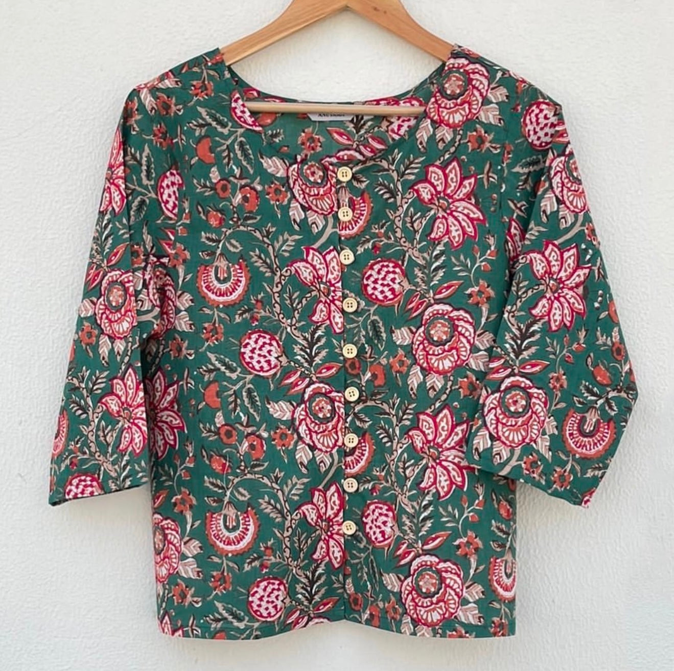 FRONT BUTTON BASIC TOP