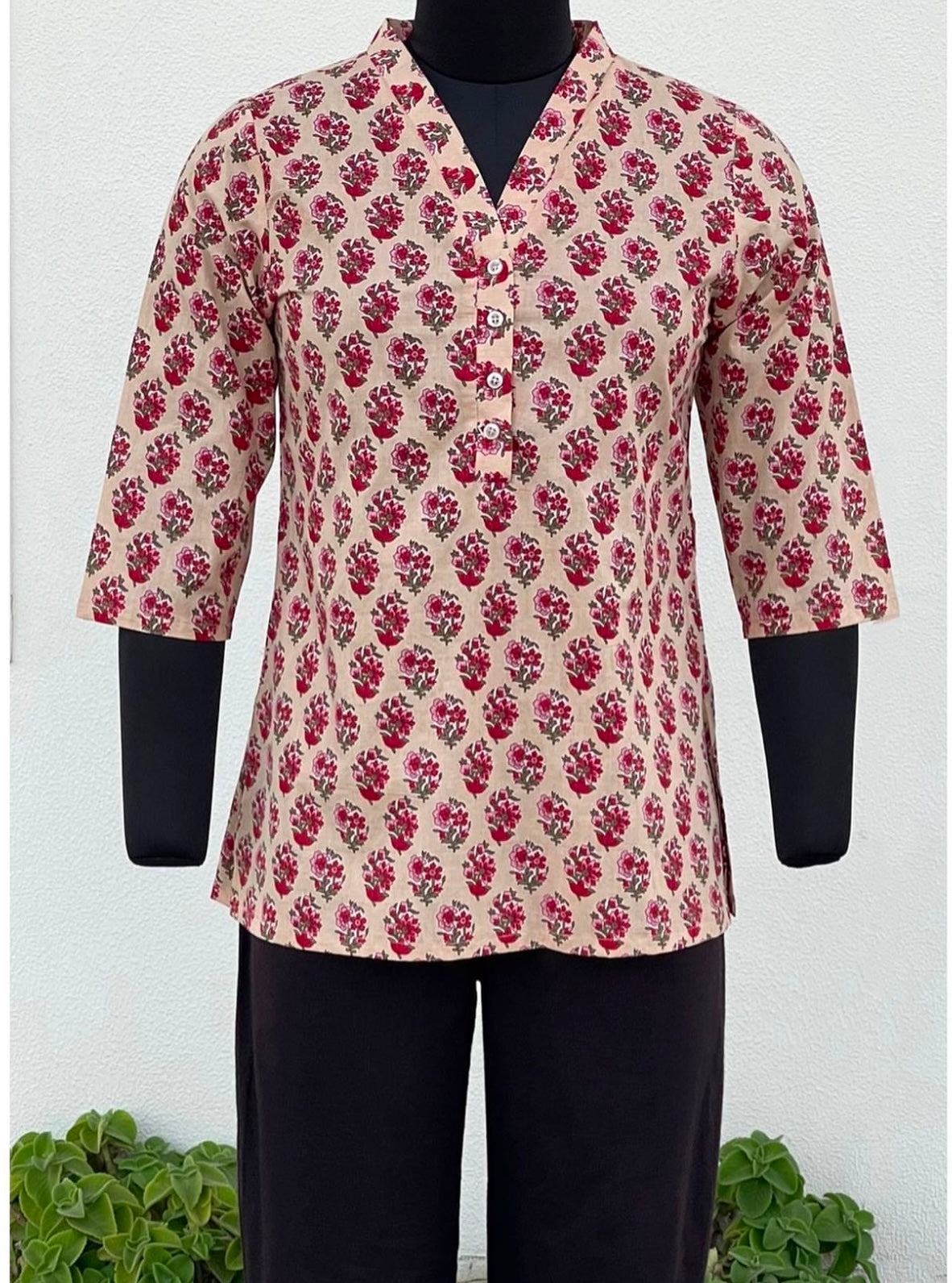 SHORT V-NECK BAND COLLAR KURTA WITH BUTTON DETAILS