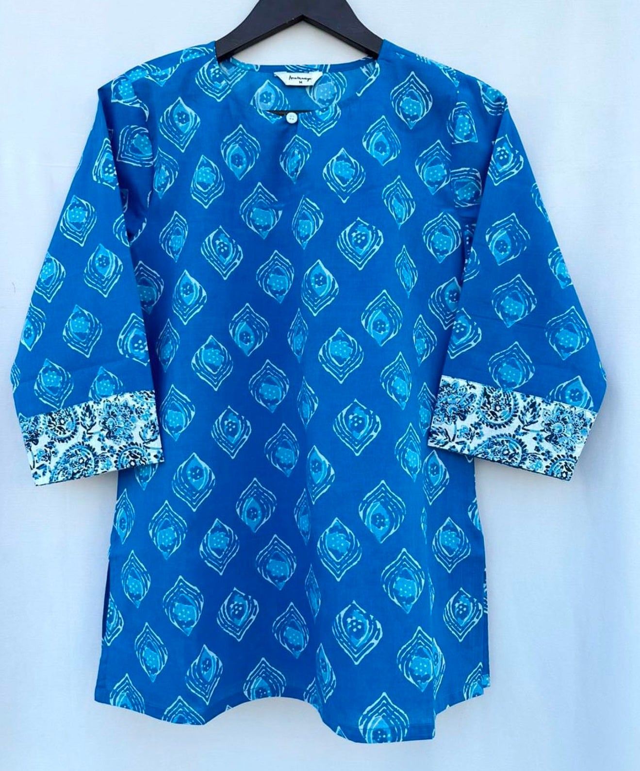 SHORT KURTA WITH FRONT BUTTON DETAILS AND BORDER SLEEVES
