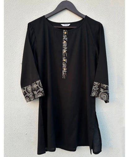 SHORT KURTA WITH PRINTED FRONT AND SLEEVES DETAILS