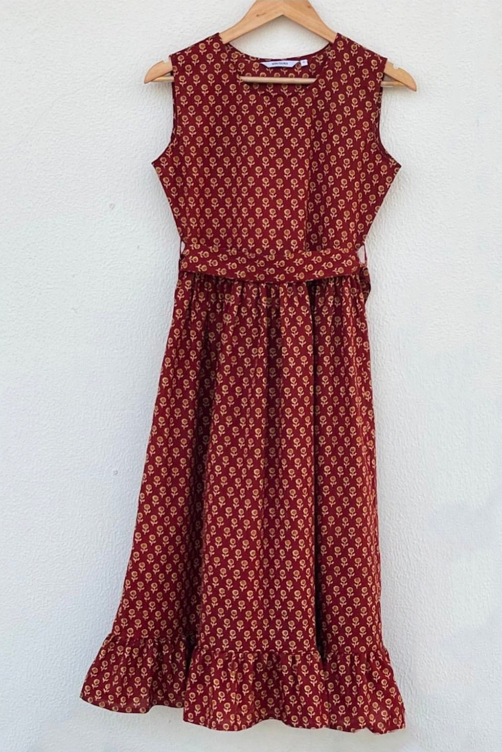 ESSENTIAL MIDI DRESS WITH FRILLED BOTTOM AND WAIST BELT