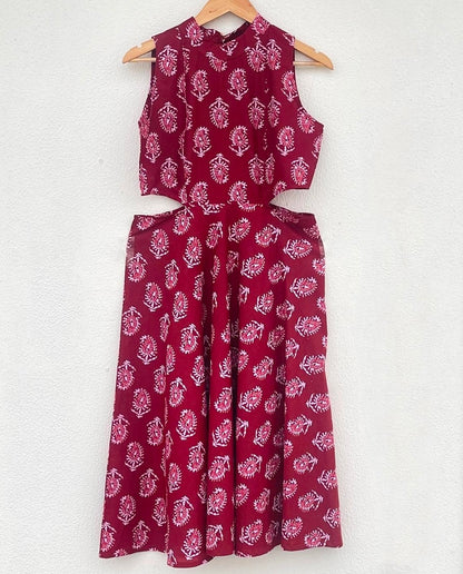 HIGH-NECK BAND COLLARED WITH SIDE CUTS DETAILING