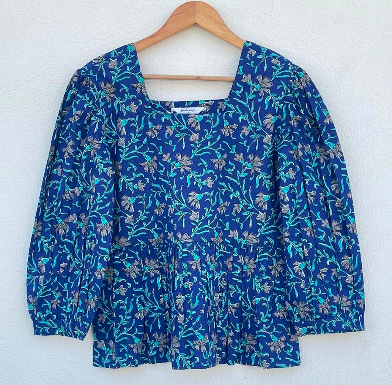 PUFFED SLEEVES BASIC BLOUSE