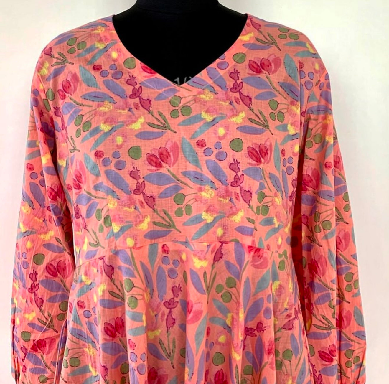 V-NECK GATHERED KURTA