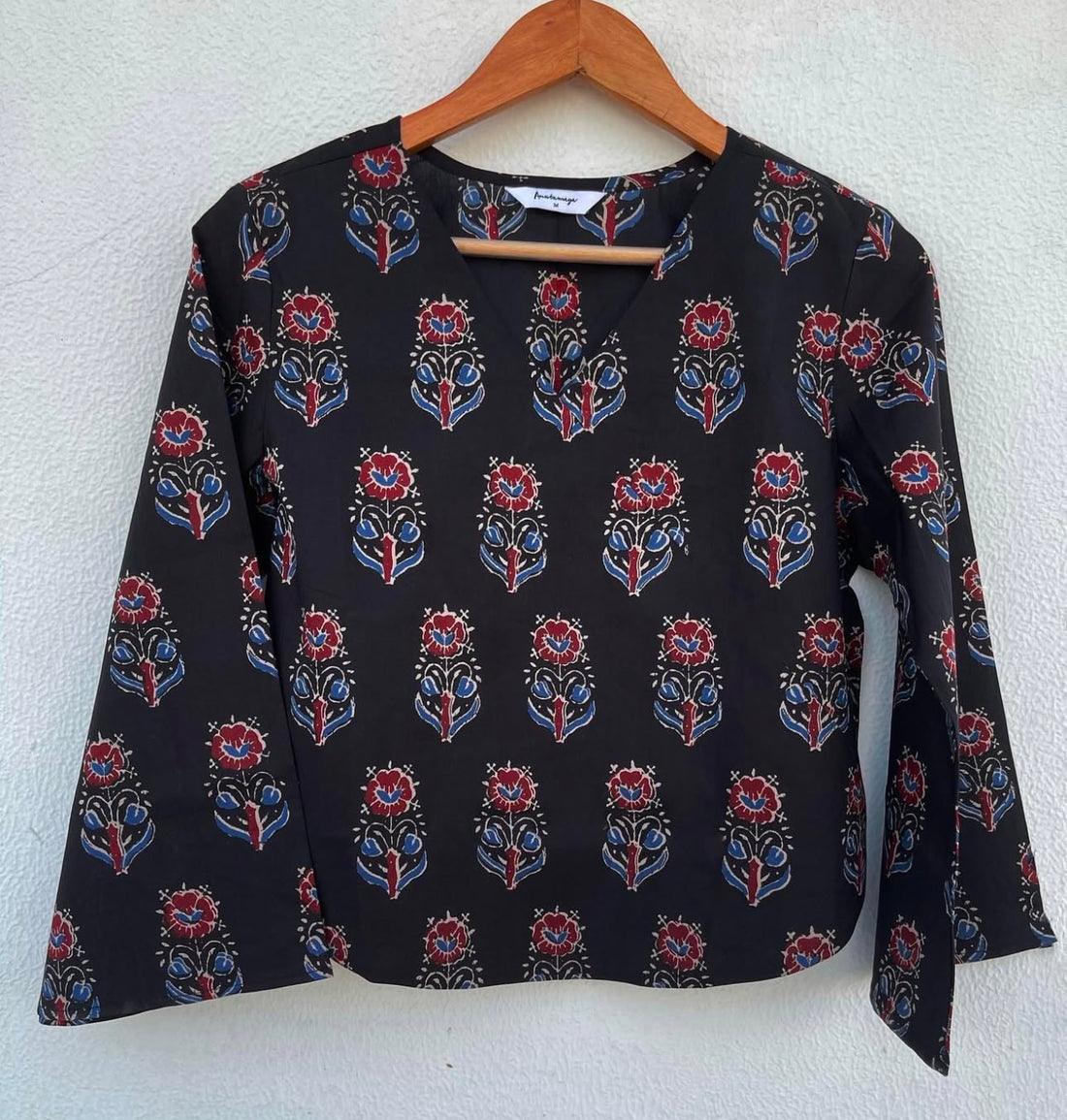 BASIC TOP WITH BELL SLEEVES