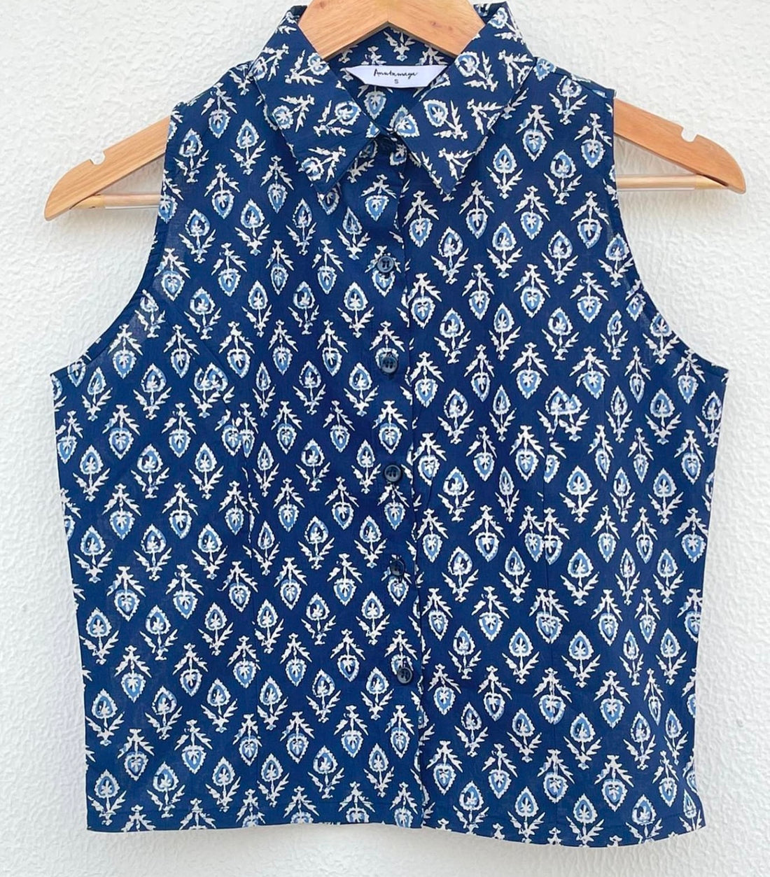 SLEEVELESS SHIRT