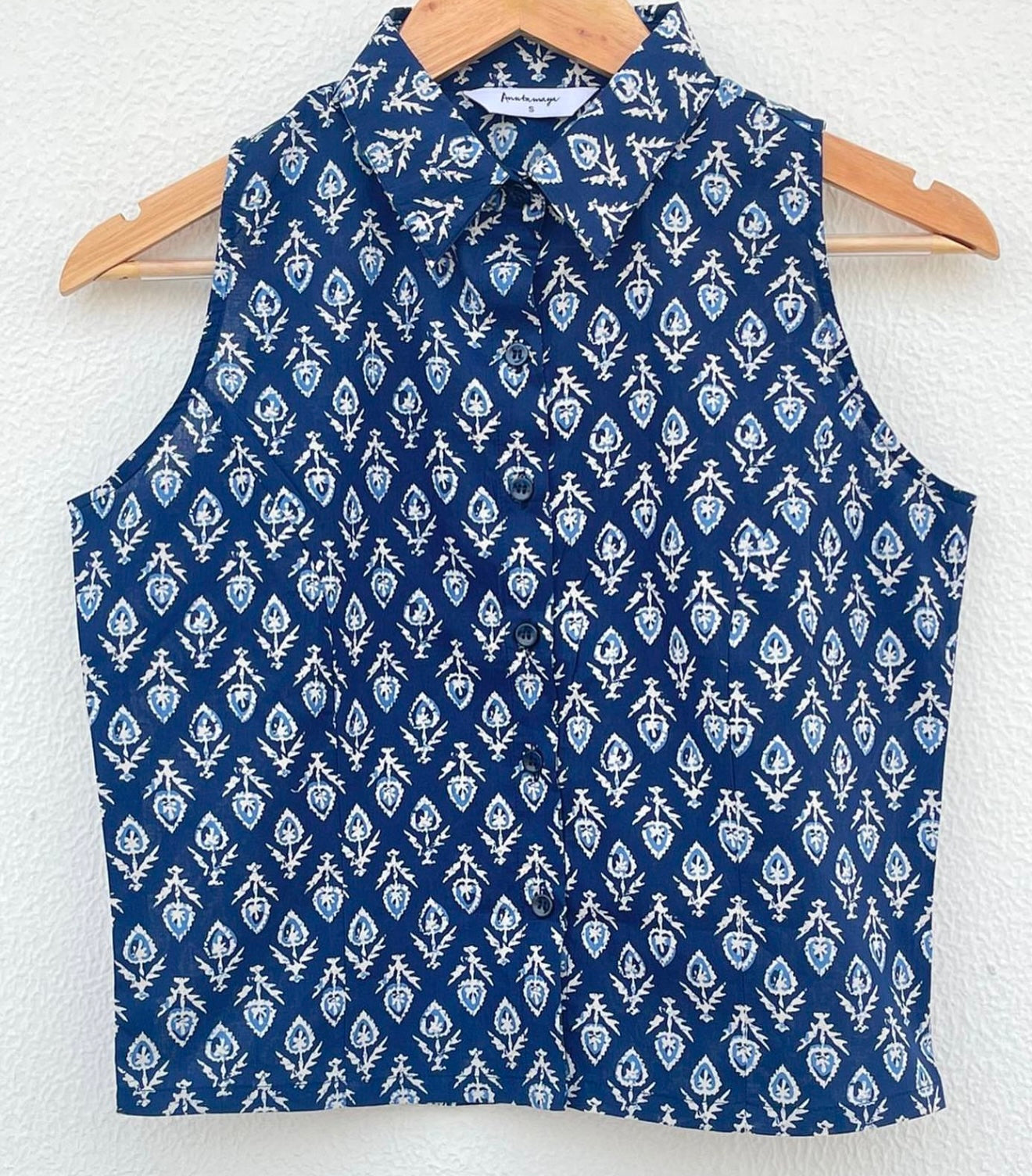 SLEEVELESS SHIRT