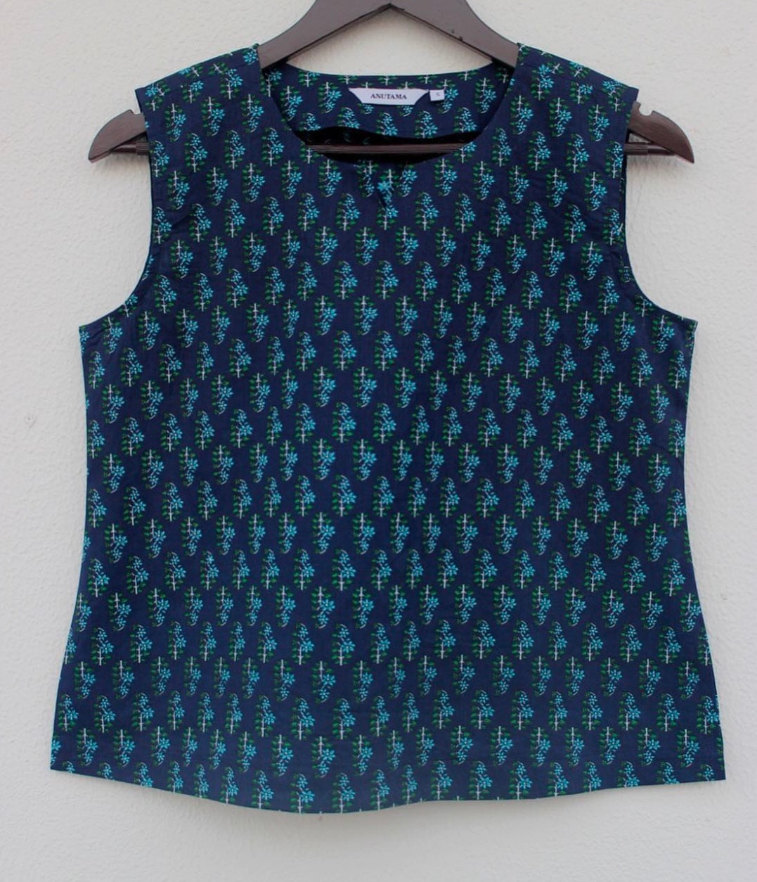 SLEEVELESS ESSENTIAL TUNIC