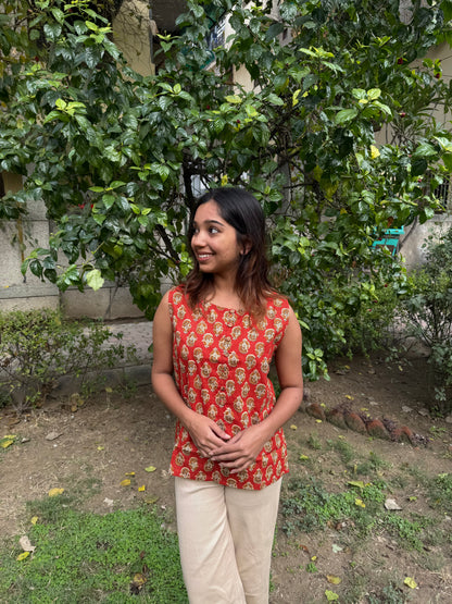 SLEEVELESS BUTTON-DOWN TOP