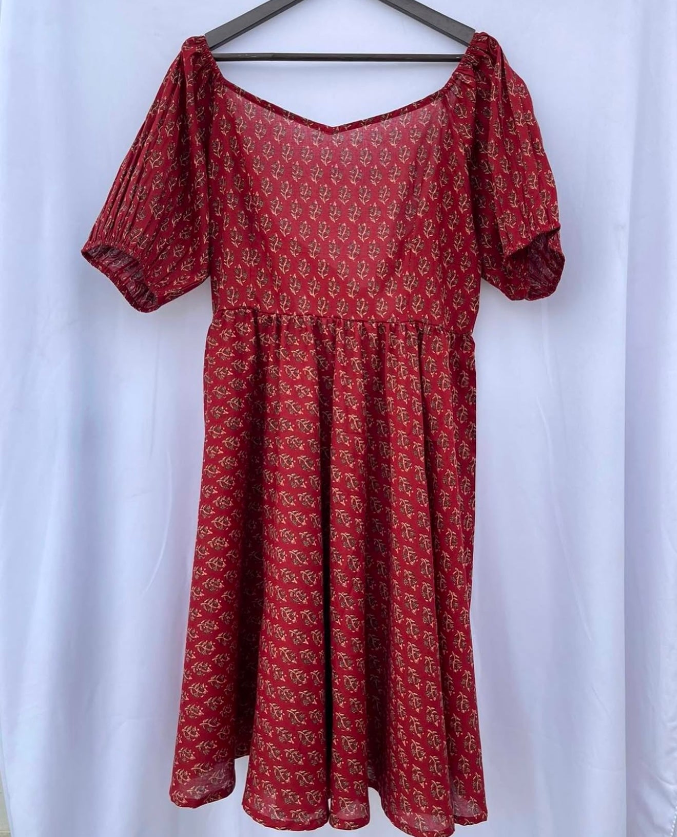BACK KNOT STYLED FLARED MIDI DRESS