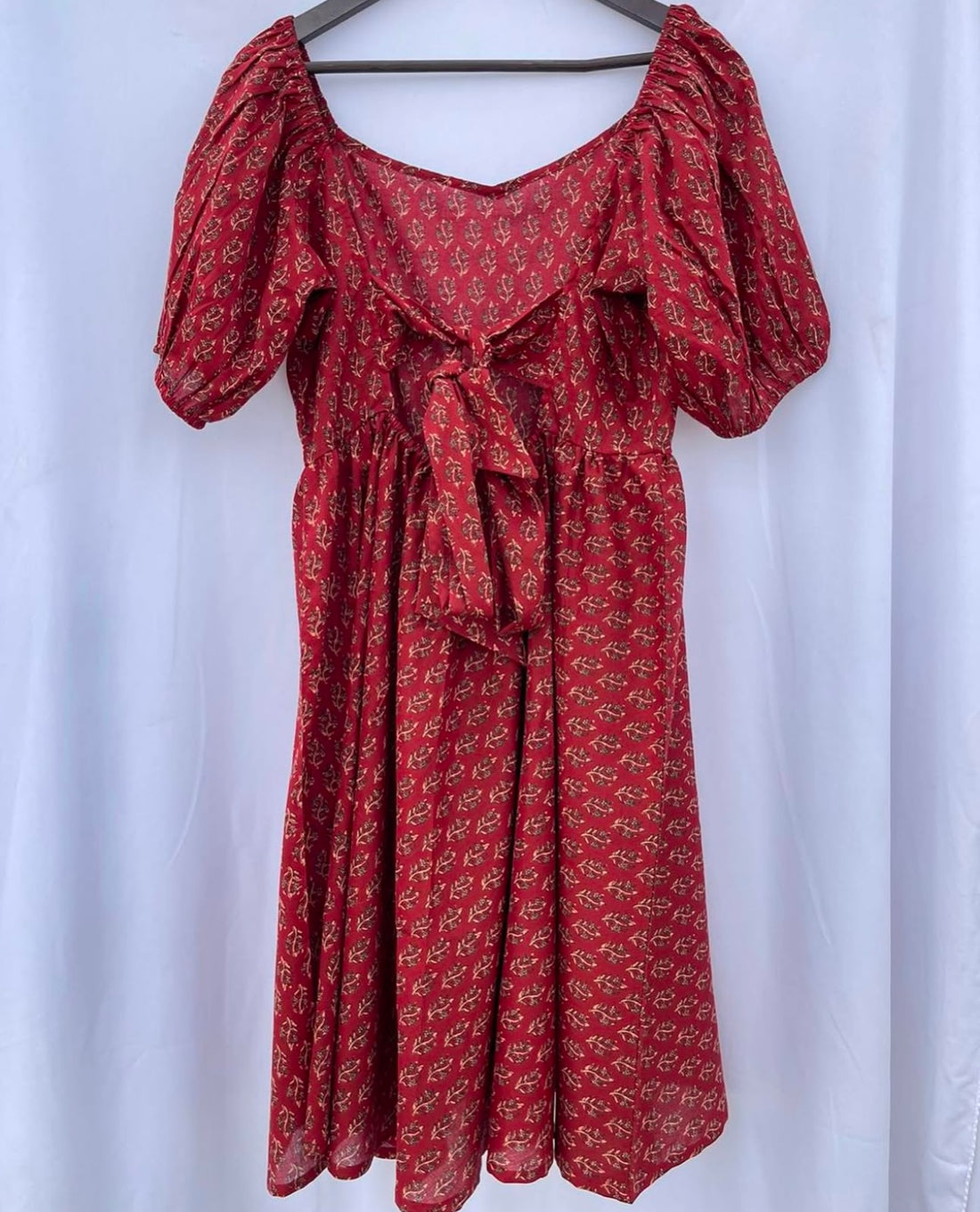 BACK KNOT STYLED FLARED MIDI DRESS