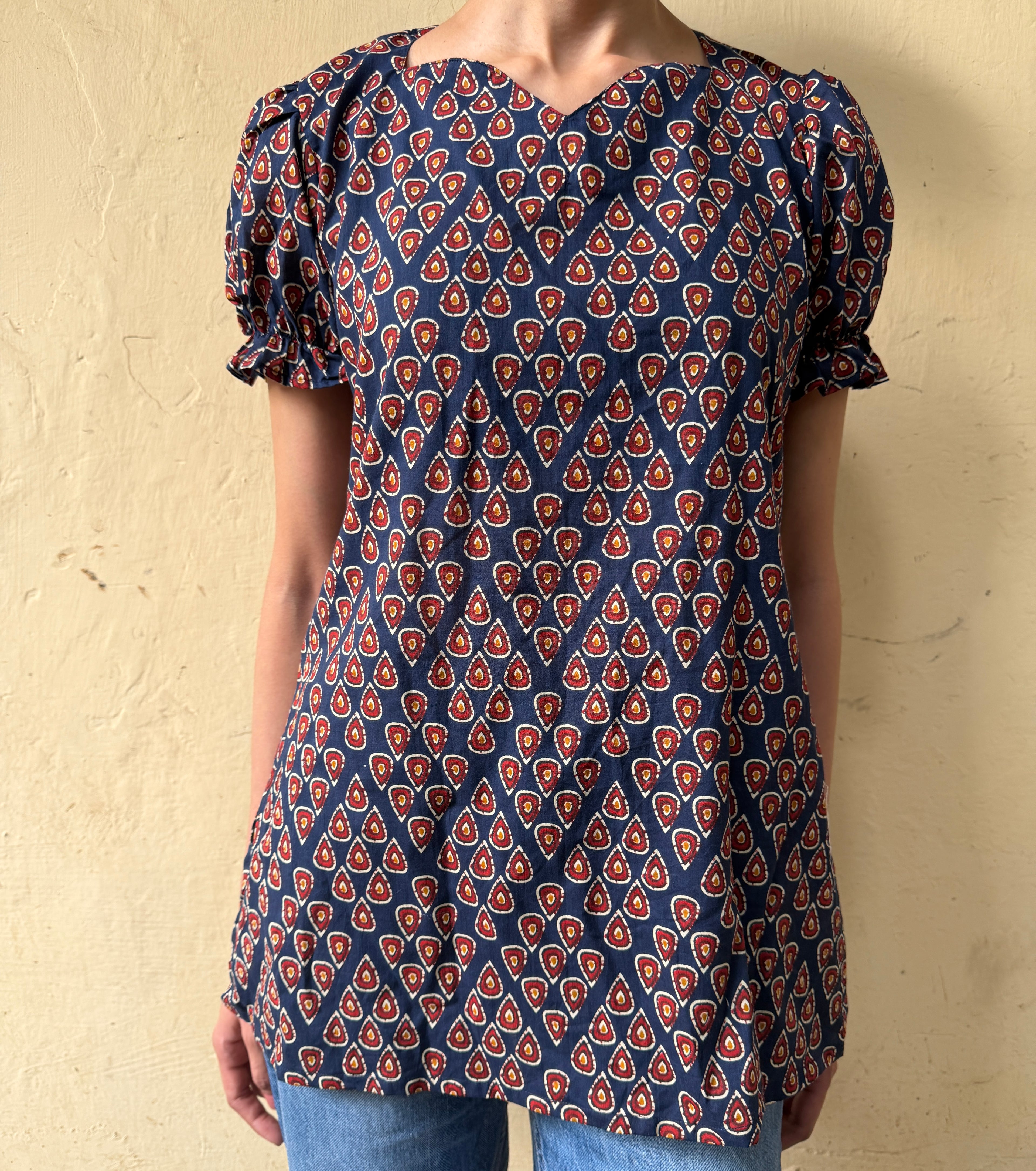 SHORT KURTA WITH ELASTIC PUFFED SLEEVES