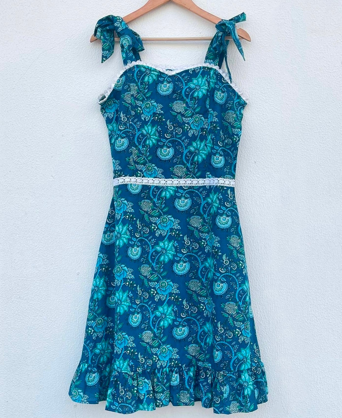 BROAD TIE UP STRAP MIDI DRESS WITH LACE DETAILING