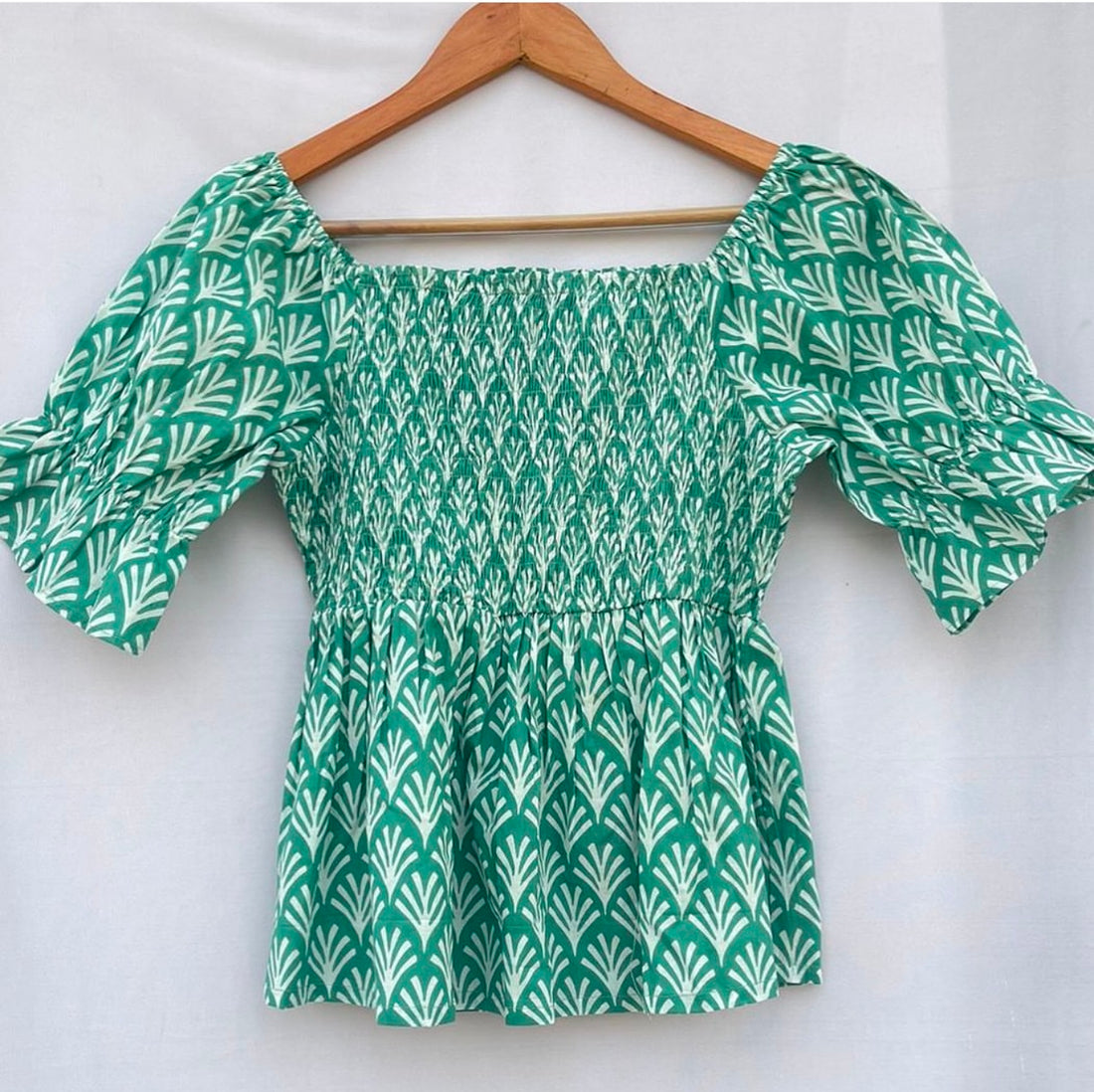SMOCKED PANEL TOP WITH PUFFED SLEEVES