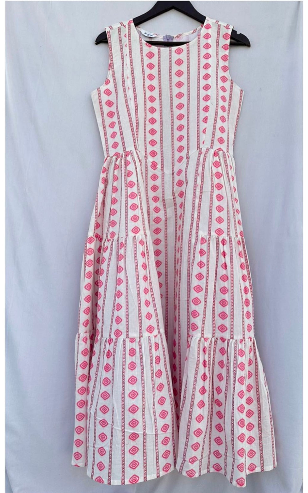 SLEEVELESS SIDE GATHERED PANEL