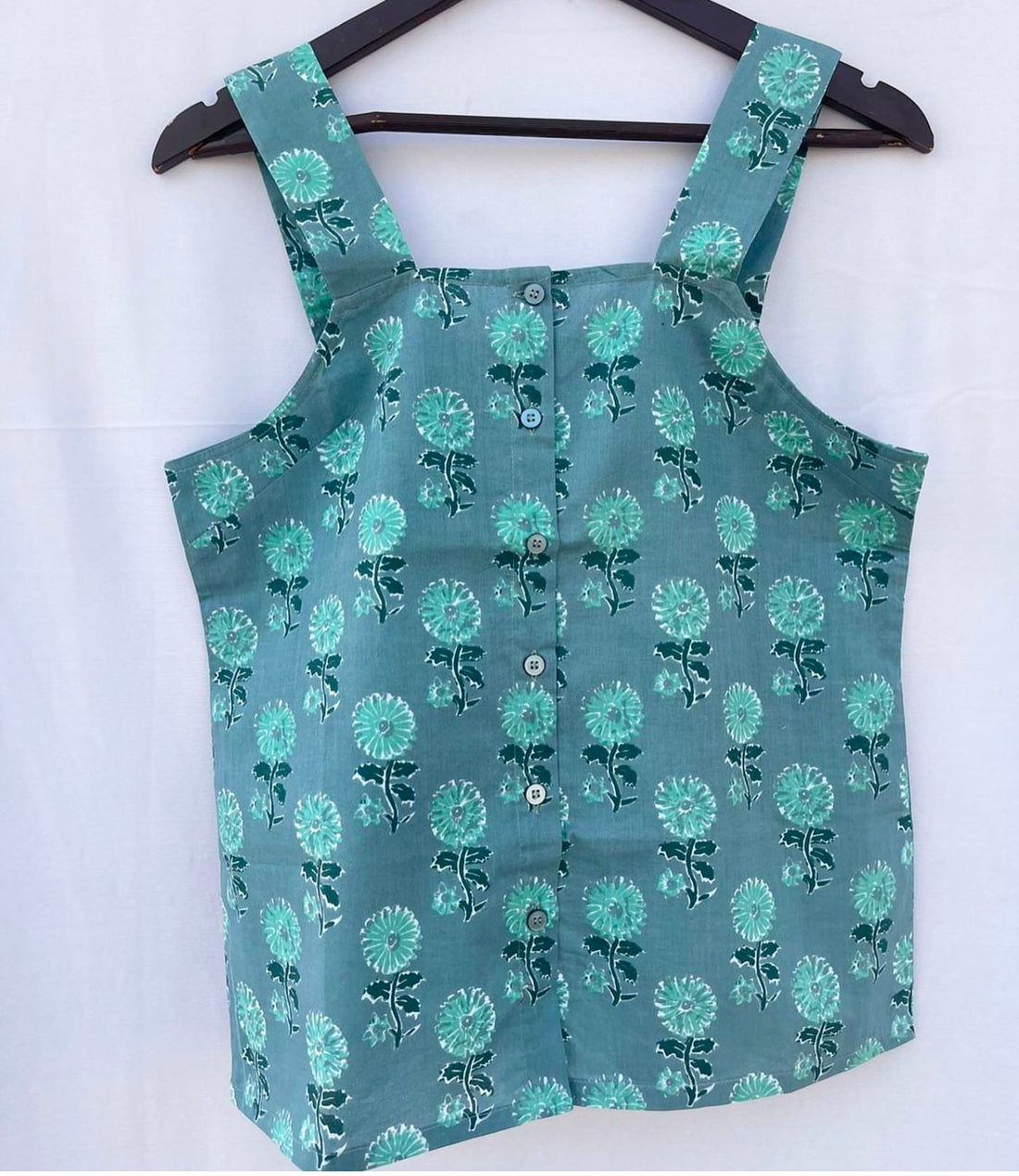 STRAP BUTTON-DOWN TOP