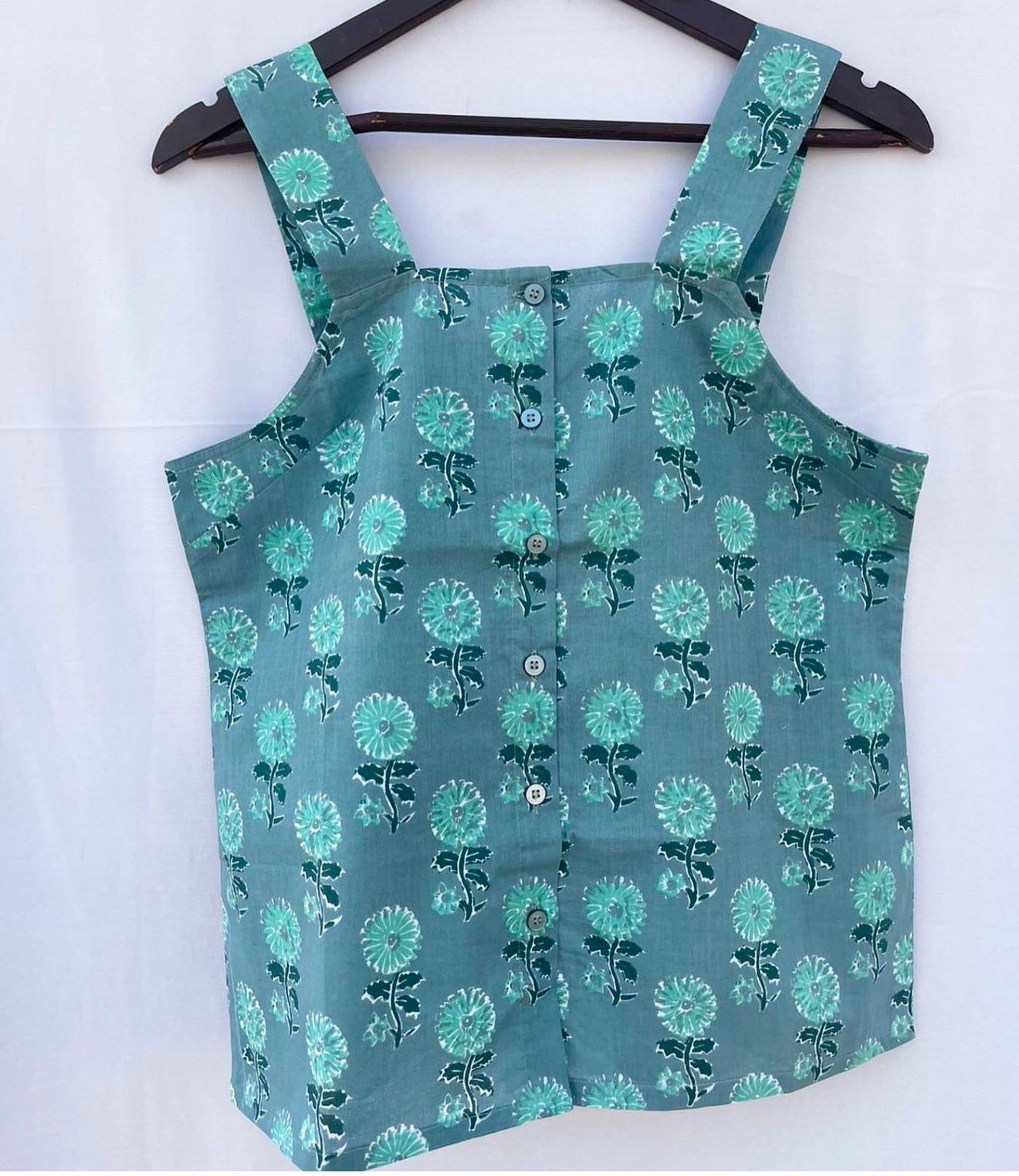 STRAP BUTTON-DOWN TOP