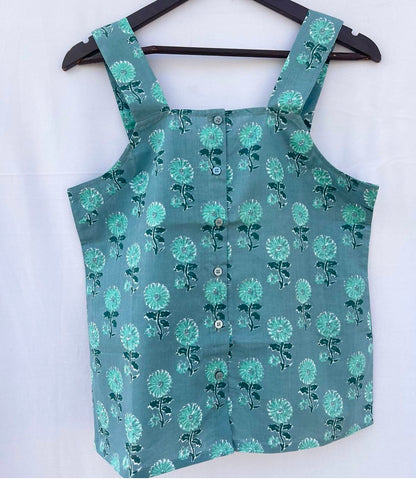 STRAP BUTTON-DOWN TOP