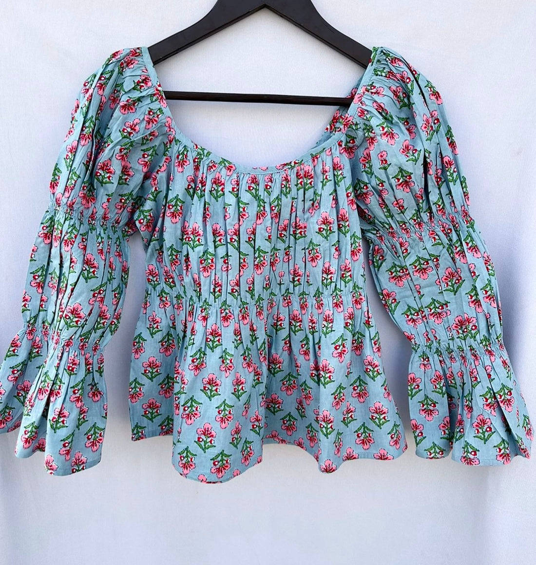 ELASTICATED TOP