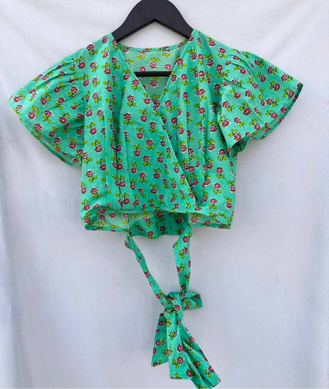 FRONT-KNOT TOP