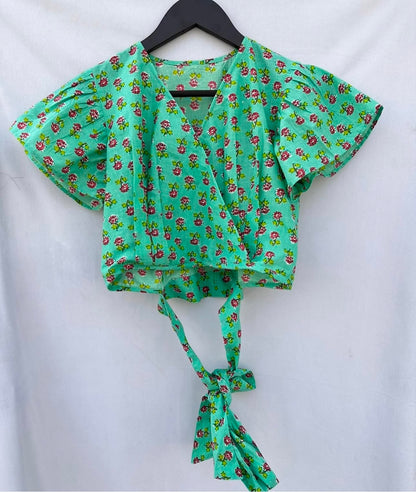 FRONT-KNOT TOP