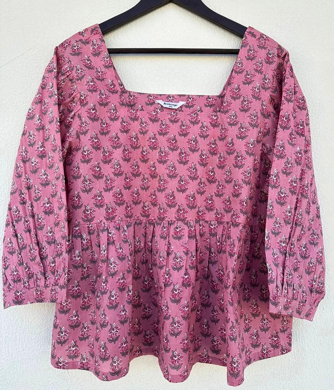 FLOWY SQUARE NECK TOP