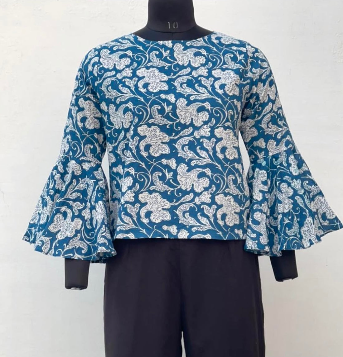 TOP WITH BELL SLEEVES