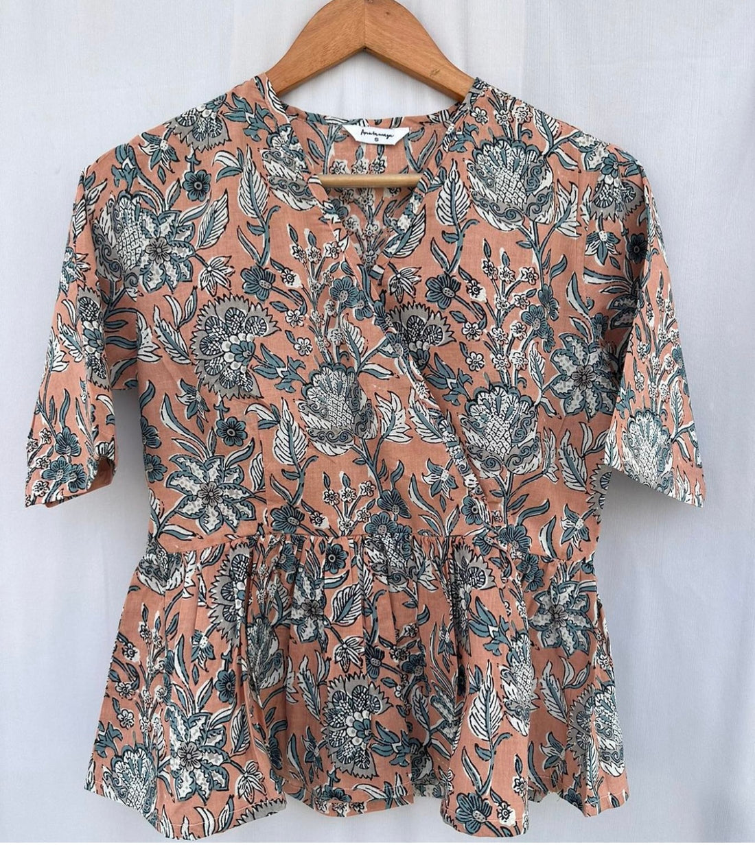OVERLAPPED TOP WITH SHORT SLEEVES