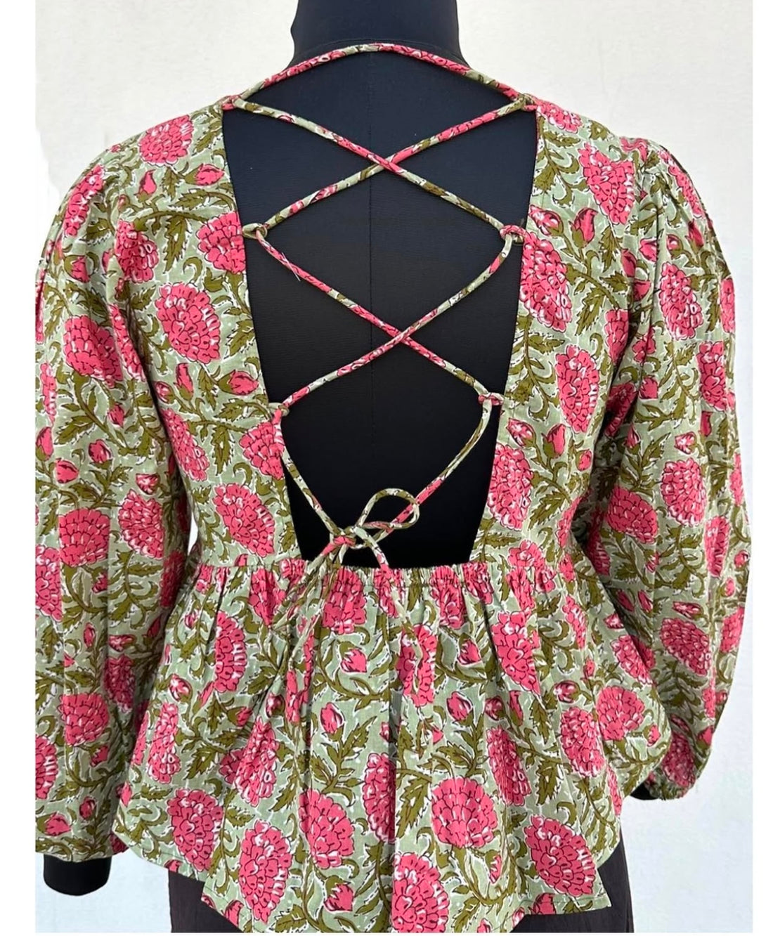 BACK CRISS CROSS BACK GATHERED TOP