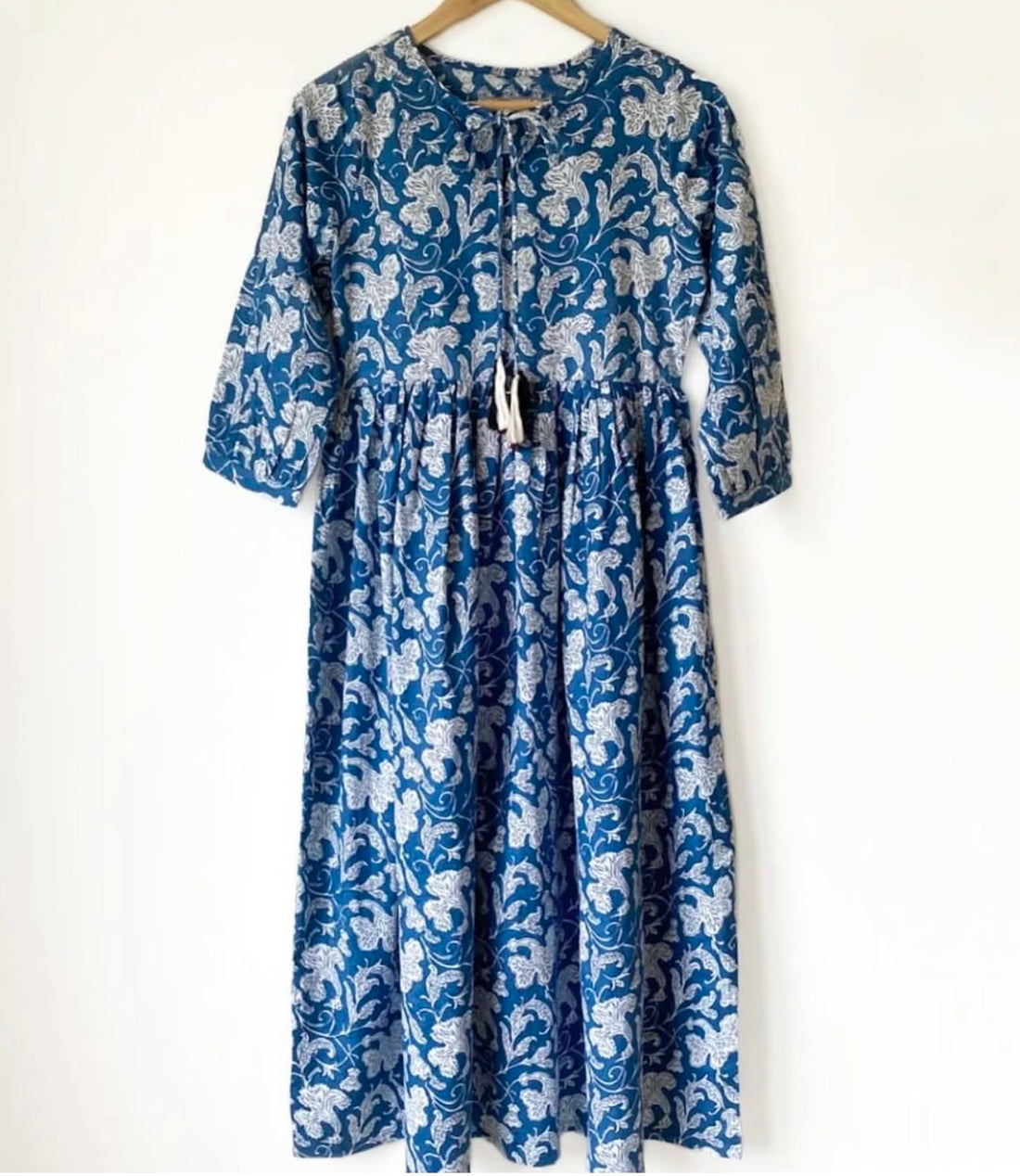 LONG NECK KNOT DRESS WITH GATHERED WAIST