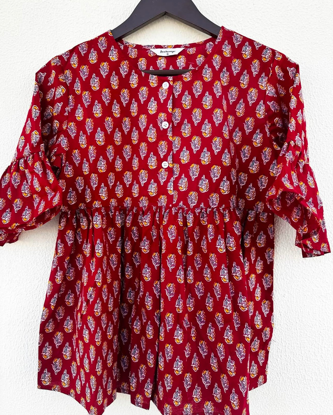 BUTTON DOWN TOP WITH RUFFLED SLEEVES