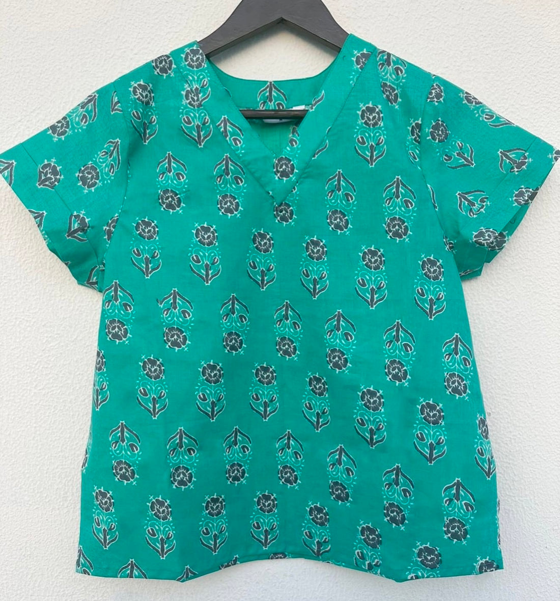 BASIC TOP WITH CAP SLEEVES