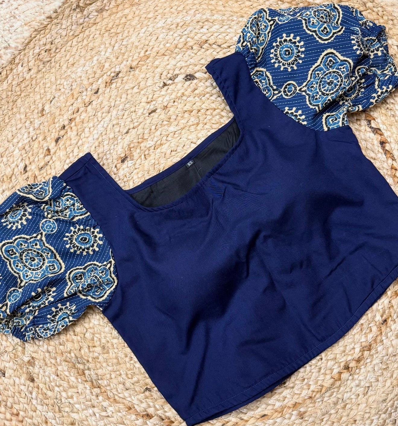 CONTRASTED BLOUSE WITH PUFFED SLEEVES