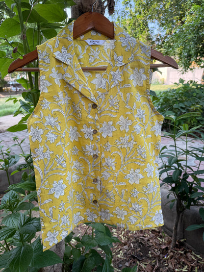 CUBAN COLLARED SLEEVELESS SHIRT